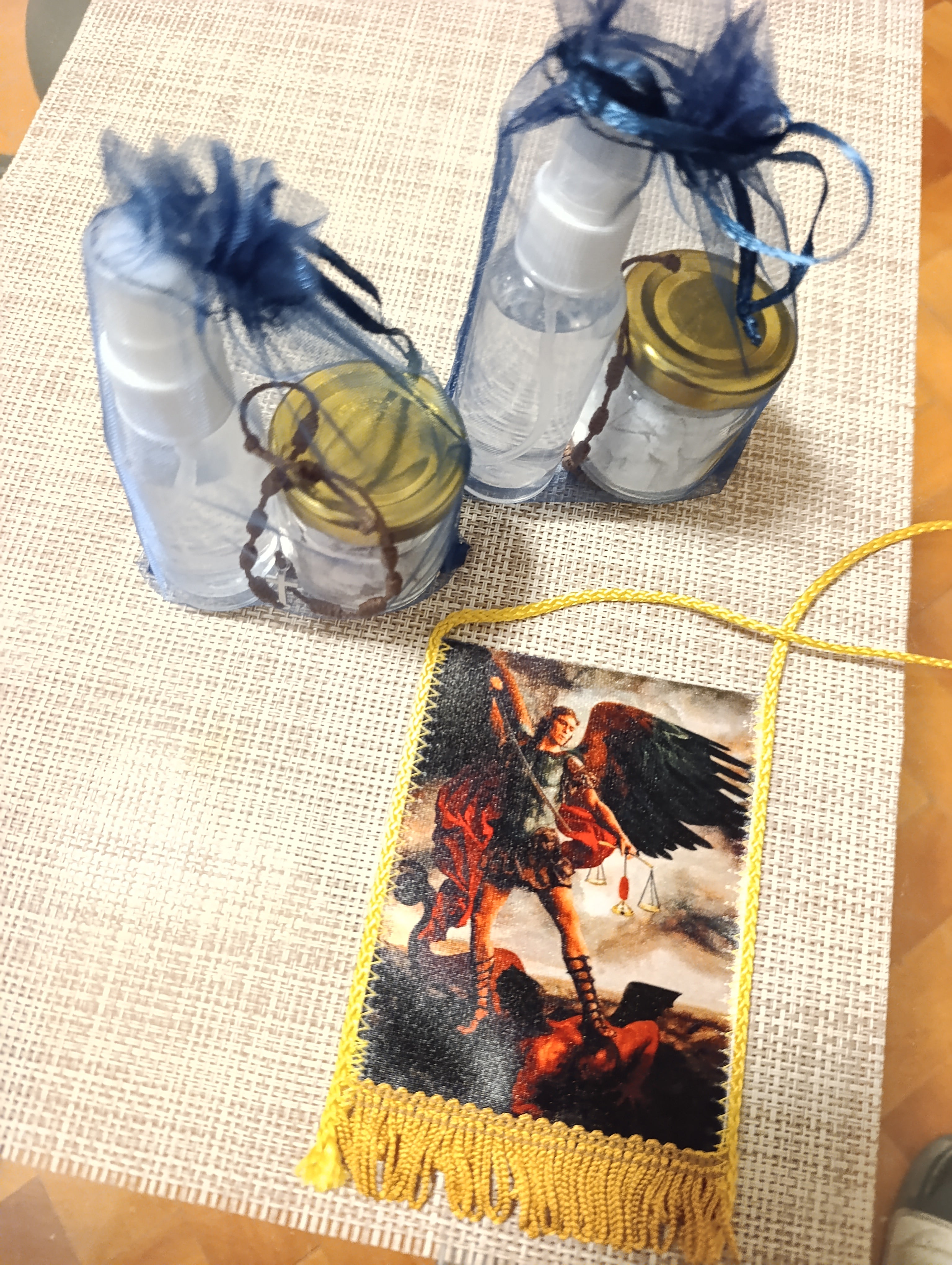 Poklon Paket za Blagoslov - Set sa vodom koja je miješana sa naedovim uljem predivnog mirisa i Tamjanom